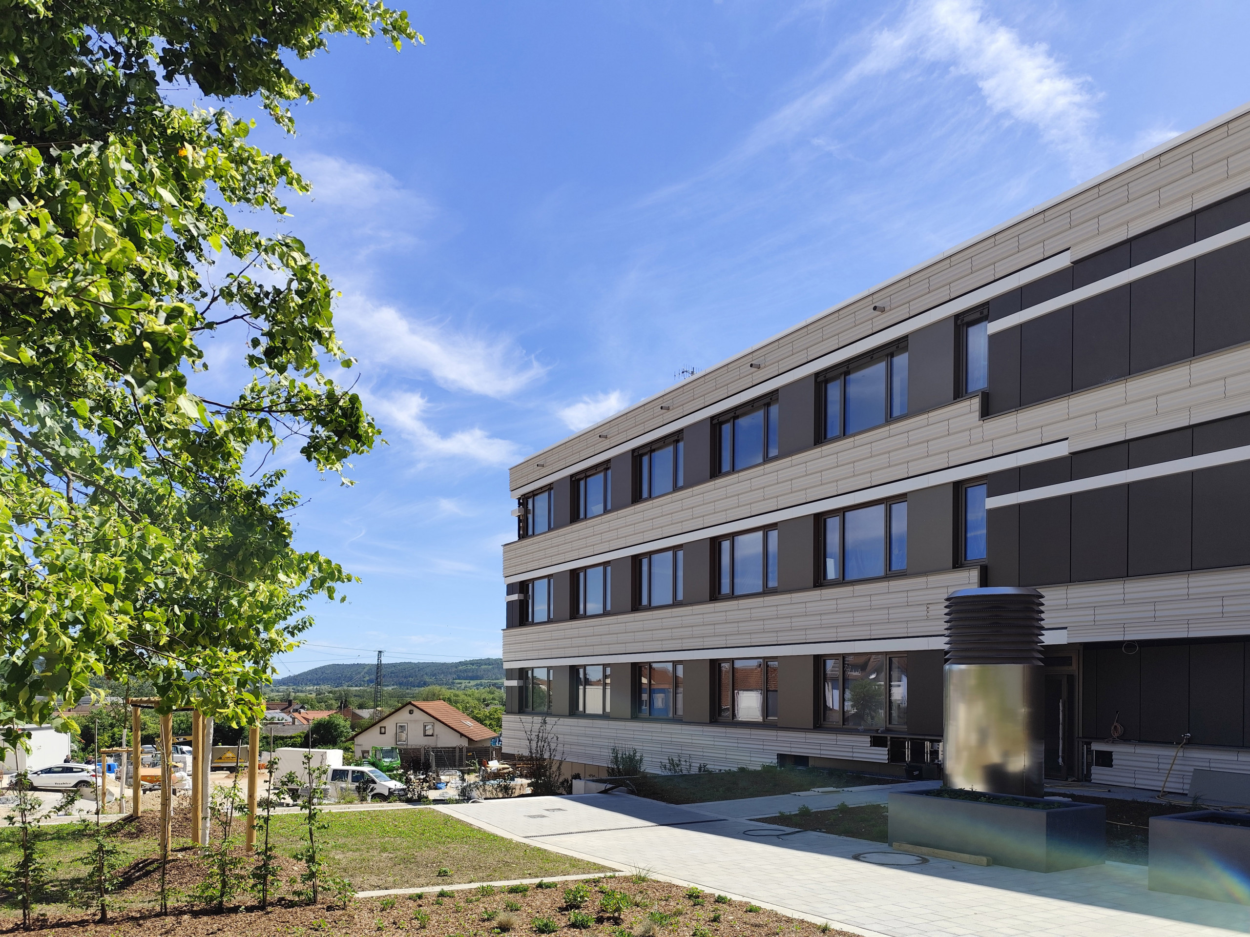 Psychosomatik_Treuchtlingen_Außenansicht_2 Treuchtlingen, Psychosomatische Klinik, Drohne, Rohbau, Neubau, Fassade, Dewan Friedenberger Architekten, München
